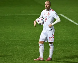 Médico atualiza estado de saúde de Eriksen após desmaio em campo; veja