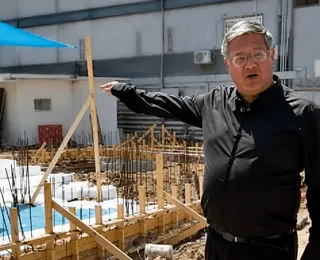 Ministro de Israel exibe obra de local para enforcamento de palestinos