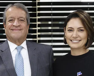 PL tenta convencer Michelle a ajudar campanha de Flávio Bolsonaro