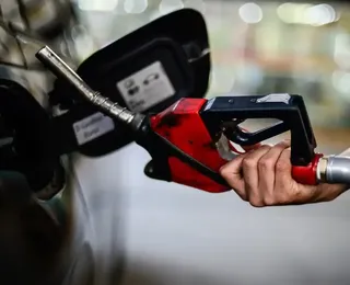 Diesel cai R$ 0,35 nas distribuidoras, mas preço segue igual na Bahia