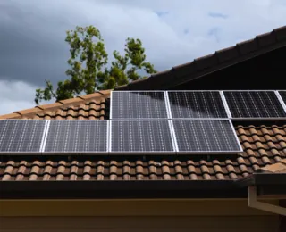 Prédio vizinho pode gerar indenização por sombra em placas solares