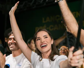Primeira-dama mobiliza milhares de pessoas ao lançar pré-candidatura