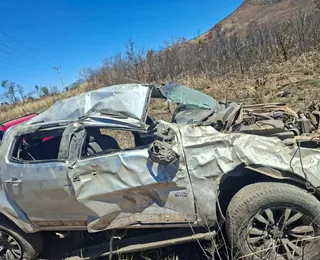 Professora fica em estado grave após capotar em ribanceira na Bahia