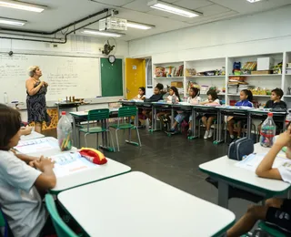 Professores têm reajuste no salário e novo piso chega a R$ 5.130,63