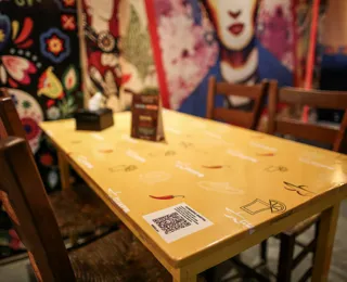 Fim do QR Code? Cardápio físico em restaurantes tem obrigatoriedade aprovada