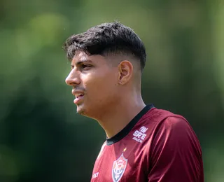 Titular do Vitória sente dores e é substituído no primeiro tempo