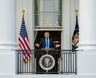 "Ouvi dizer que prenderam o Bolsonaro Jr", afirma Trump na França