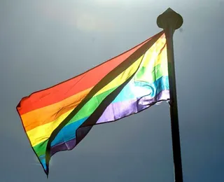Violência contra bissexuais assusta com alta de 781% no país: “Desumano"
