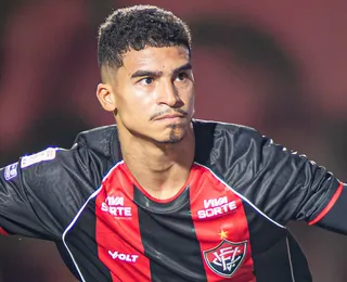Vitória anuncia compra definitiva do atacante Renê