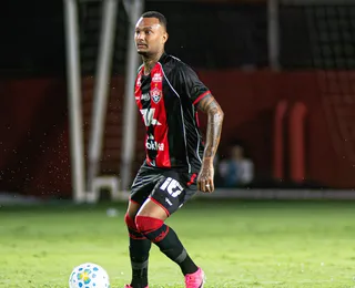 Vitória sobe o tom contra técnico do Palmeiras e defende Luan Cândido