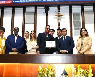 Xanddy Harmonia é homenageado com maior honraria da Bahia