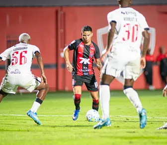 Vasco x Vitória: onde assistir, escalações, palpites e arbitragem