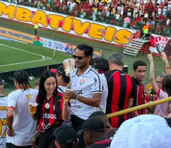 Após prisão por tráfico, ex-Vitória reaparece no Barradão em BaVi