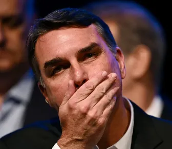 Missão tentou filiar Flávio Bolsonaro no início do mês, mas falhou