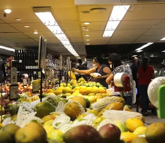 Rede de supermercados famosa no Nordeste fecha 28 lojas e demite 6,6 mil funcionários