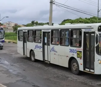 Homem morre após ser atropelado por ônibus na orla de Piatã
