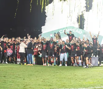 Vitória volta a vencer jogo de título no Barradão após 22 anos