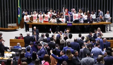 Câmara aprova em dois turnos fim da escala 6x1 e fixa jornada máxima de 40h