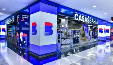 Casas Bahia mantém descontos após fechar lojas e vende celular por R$ 200