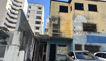 Crack, destruição e ameaças: prédios abandonados tiram a paz de moradores no Itaigara