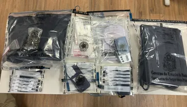 Duas pessoas são presas suspeitas de tráfico de drogas em condomínio de luxo
