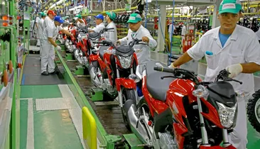 Indústria de motos avança sob risco de seca