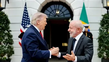 Encontro entre Lula e Trump tenta reverter tarifaço de 37,5%