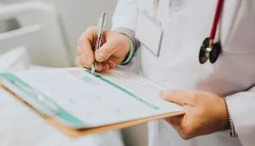 Médica é presa na Bahia em operação contra venda de diplomas falsos