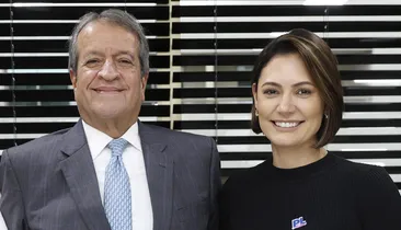 PL tenta convencer Michelle a ajudar campanha de Flávio Bolsonaro