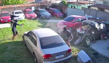 Vídeo: três suspeitos invadem oficina e executam homem dentro do estabelecimento