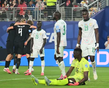 Halland faz dois, Noruega bate Senegal e garante vaga na próxima fase