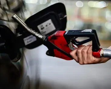 Diesel cai R$ 0,35 nas distribuidoras, mas preço segue igual na Bahia