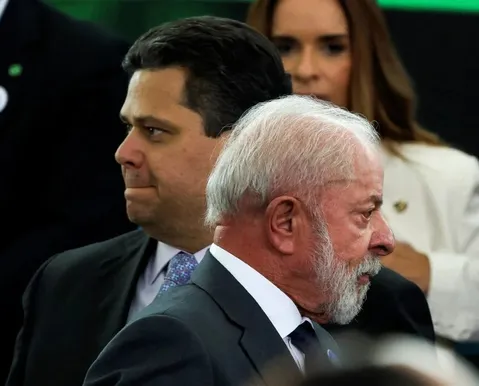 Alcolumbre dá recado a Lula sobre demora para votar fim da escala 6x1