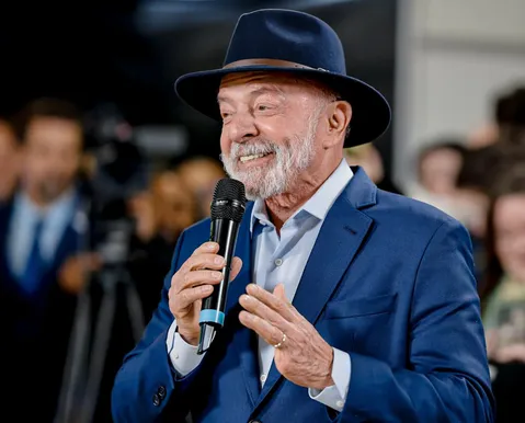 Aliados de Lula querem apresentador de TV para embate contra Flávio