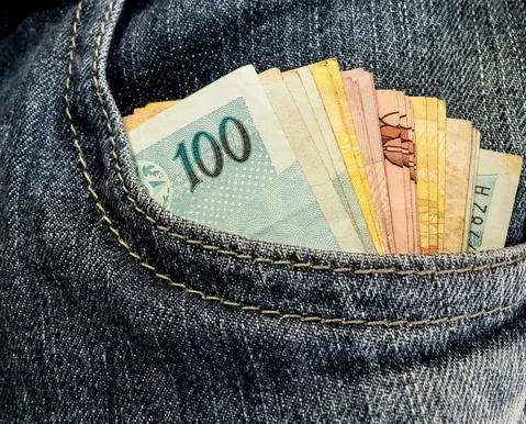 AtlasIntel: consumidor brasileiro fica mais cauteloso com o bolso; entenda