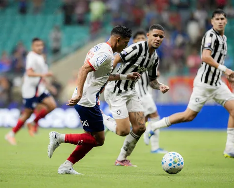 Bahia volta a vencer com ajuda de gol contra bizarro do Botafogo