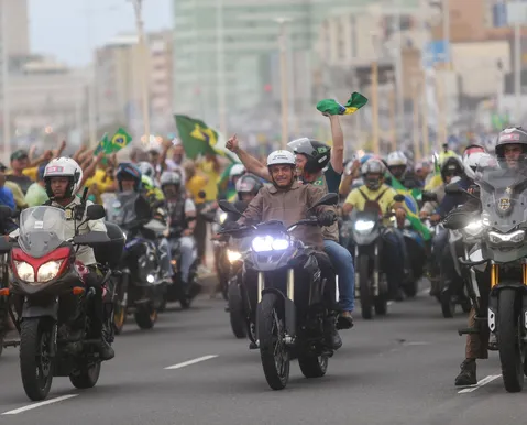 Bolsonaristas repetem 2022 e organizam motociata em Salvador no 2 de Julho
