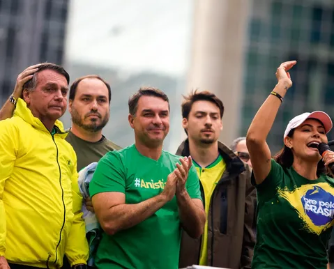 Bolsonaro escreve carta para apaziguar conflito entre Flávio e Michelle