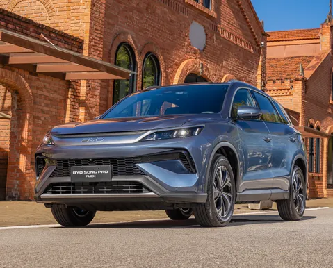 BYD lança Song Pro Flex, o primeiro híbrido plug-in a etanol da marca; veja detalhes