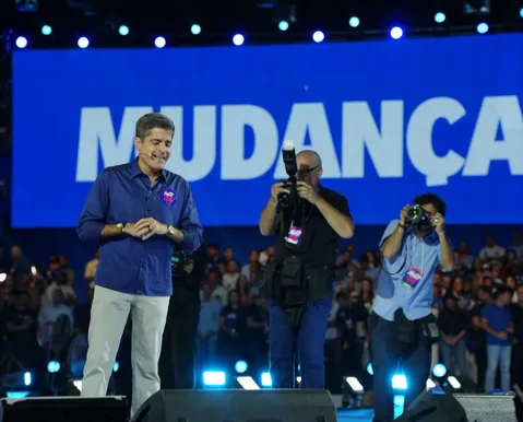 ACM Neto busca expandir mote de campanha para educação e emprego