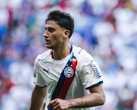 CBF não vai divulgar áudio do VAR de possível pênalti em Alejo Véliz; saiba motivo - Imagem