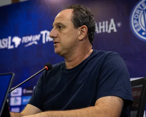 Rogério Ceni sobe o tom contra o gramado da Fonte Nova: "Vergonha!"