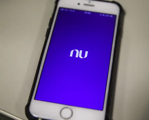 Clientes retiram dinheiro do Nubank após alerta de encerramento