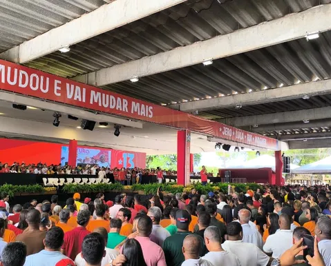 Convenção partidária do PT causa grande engarrafamento na Av. Paralela - Imagem
