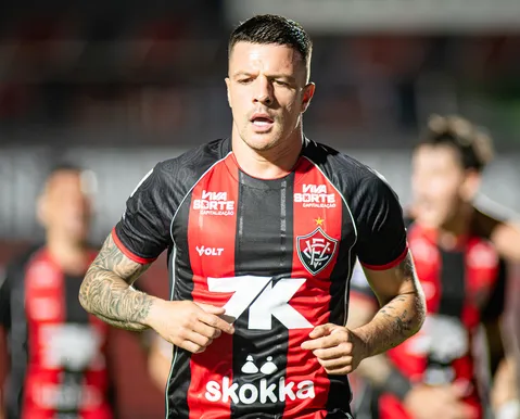 Renato Kayzer aponta Brasileirão como "objetivo verdadeiro" do Vitória