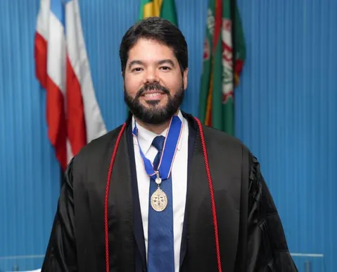 Desembargador Danilo Costa Luiz recebe uma das maiores honrarias da Justiça Eleitoral