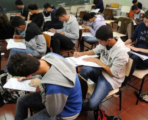 Projeto prevê multa para pais de alunos indisciplinados