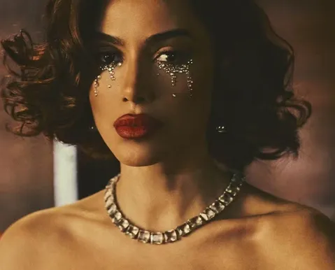 Equilibrivm II: Anitta corrige repetição de conceito e chega ao ápice