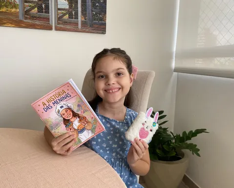 Escrita aproxima gerações e revela talento de menina de 8 anos