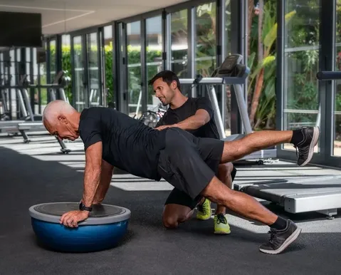 Estudo aponta tempo ideal de musculação por semana para viver bem